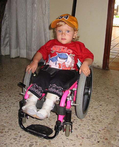 2-21.JPG - One of Kika's favorite shirts, her Nemo shirt. Nice hat too, Kika.