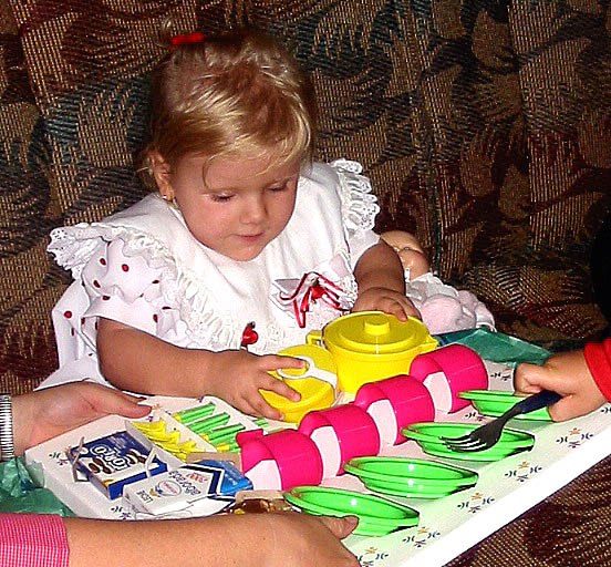 3-02.JPG - Over the past few weeks Kika was really into playing tea party so we got her a toy tea set. She was so happy!