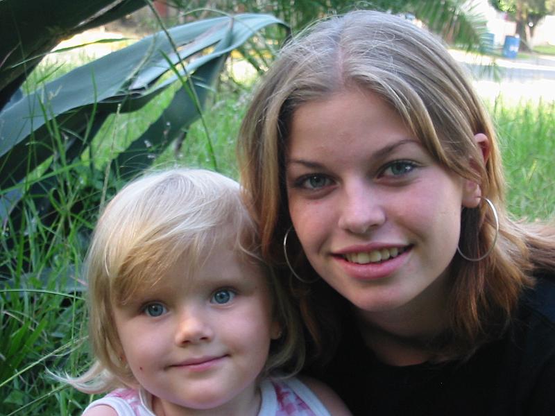 4-03.JPG - Kika and sister Cheri.