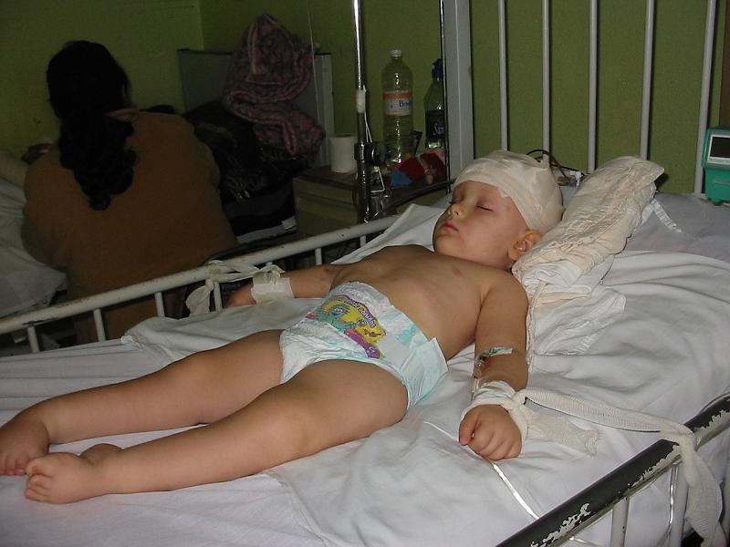 4-15.jpg - They had to tie Kika down so she wouldn't pull out her tubes while still asleep.