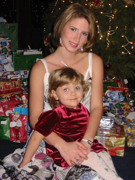 5-06.JPG - Kika with big sister, Danni