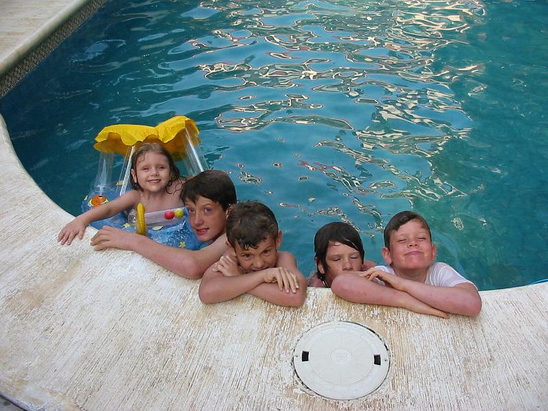 6-10.JPG - Kika and her brothers.