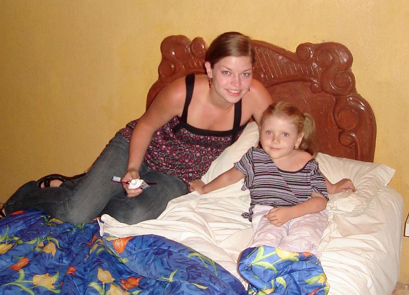 6-31.JPG - At the hotel with sister Cheri.