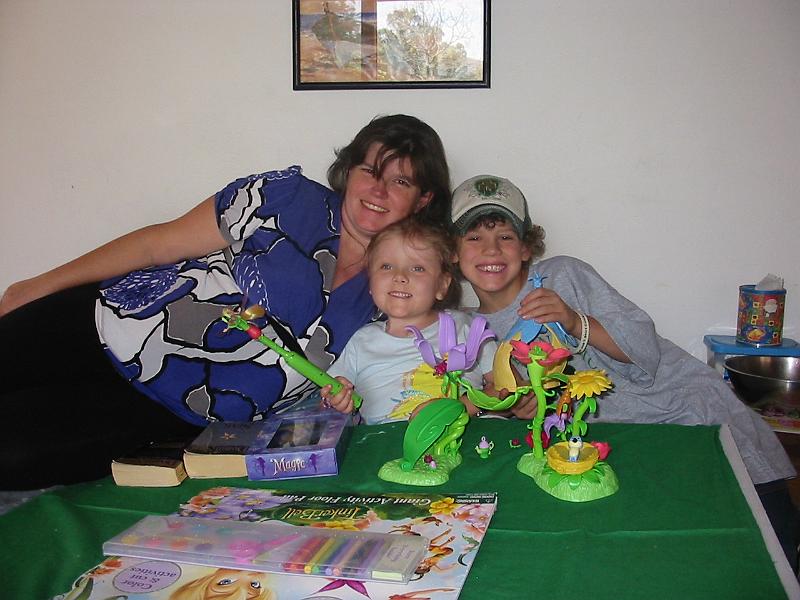 7-12.JPG - Kika's Christmas presents from big sister Angela